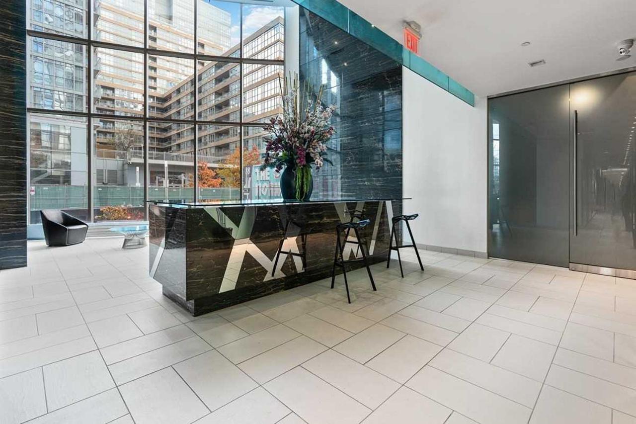 Three-Bedroom Condo With Free Parking Nearby Cn Tower With Lake View Toronto Exterior foto